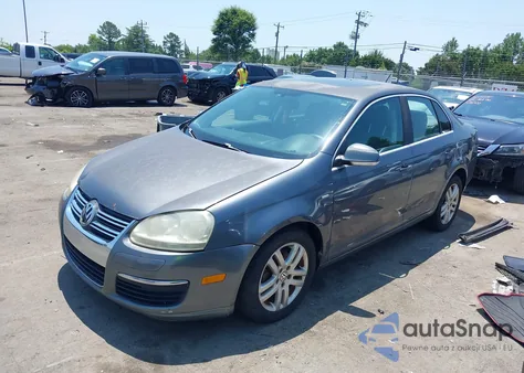 2007 Volkswagen Jetta Wolfsburg Edition z USA, uszkodzony, nr VIN 3VWEF71K27M078149
